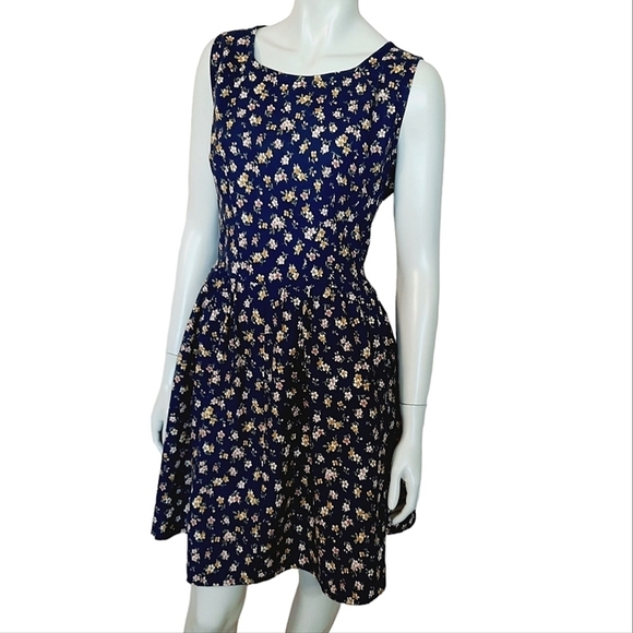 Vintage Hand Sewn Medium Cotton Dress Floral Print Princess Silhouette Pockets - Picture 3 of 9